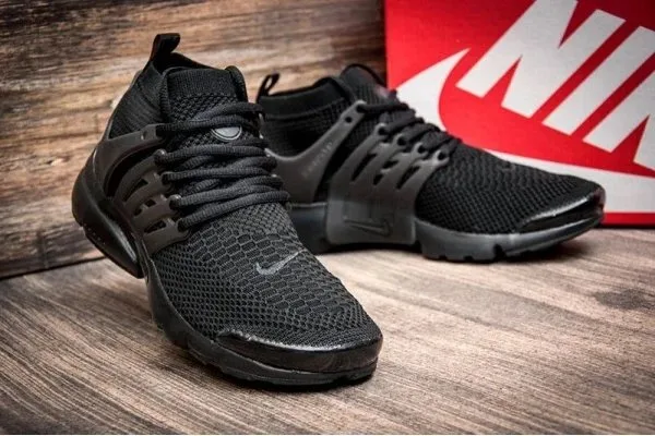 Nike presto tripple black