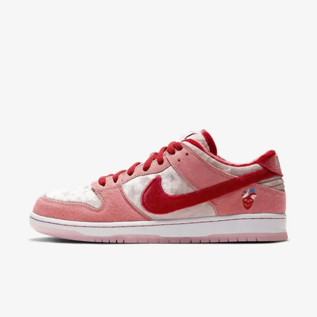 Nike sb dunk strange love
