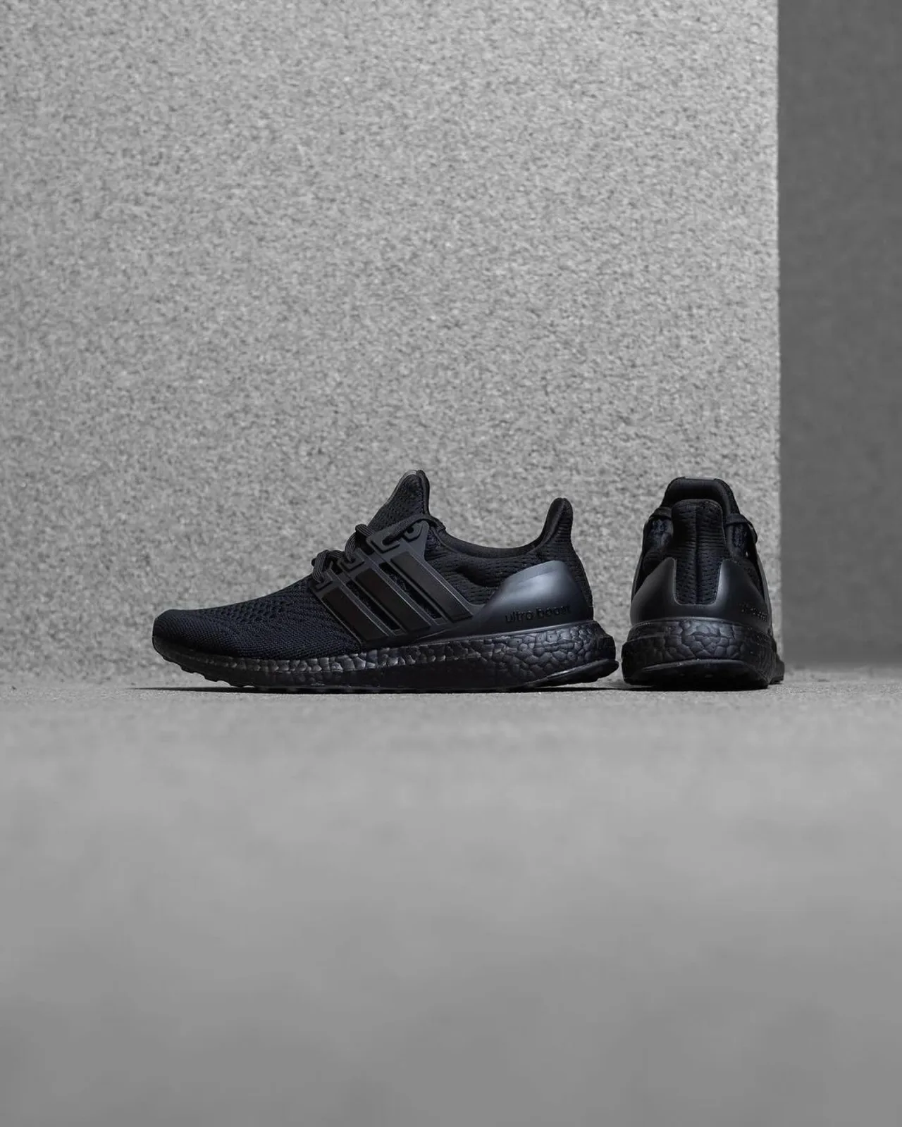 Ultraboost tripple black dna
