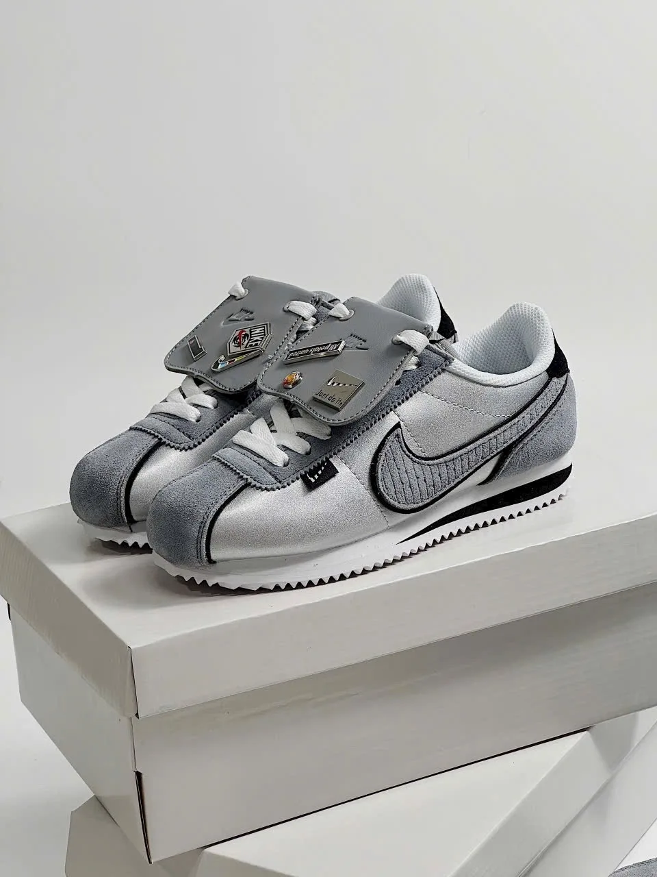 Nike cortez petals united silver