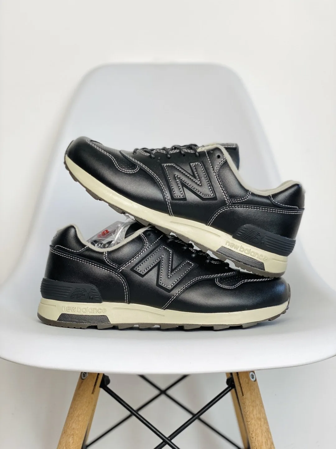 New balance 1400 black cream