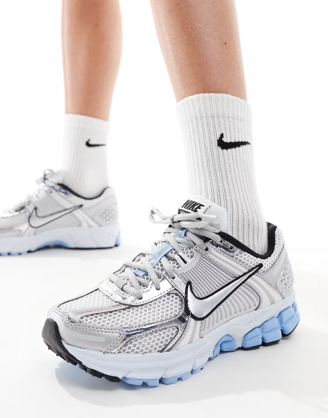 Nike White & Silver Zoom Vomero 5 - Image 3