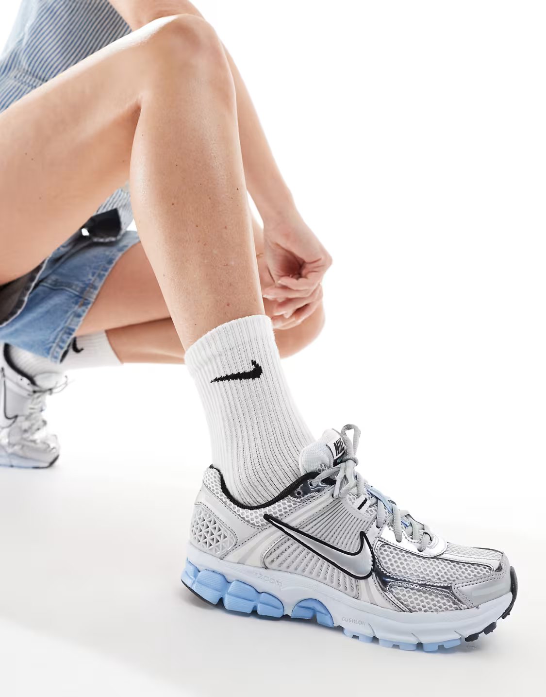 Nike White & Silver Zoom Vomero 5 - Image 5