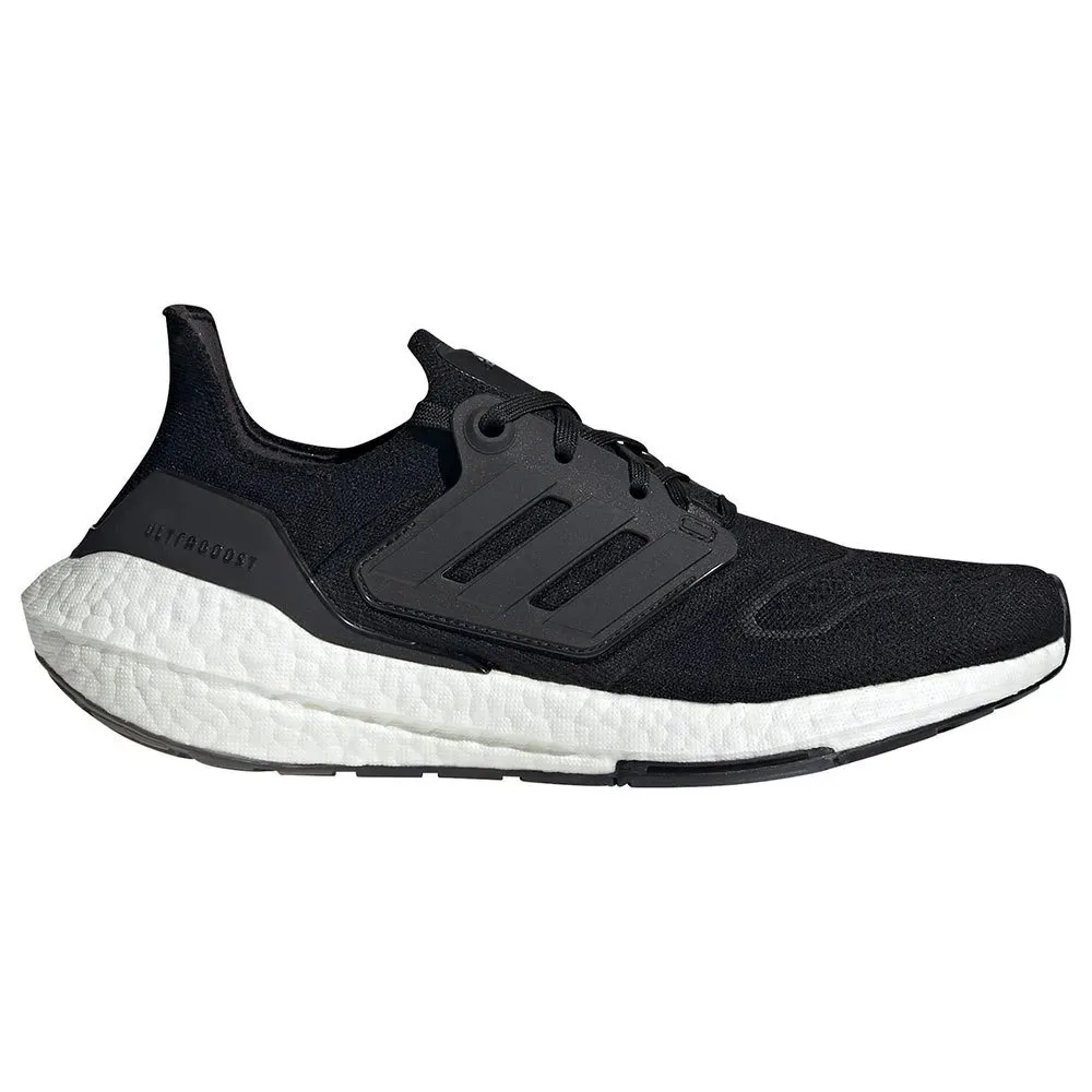 ULTRABOOST 22 black white
