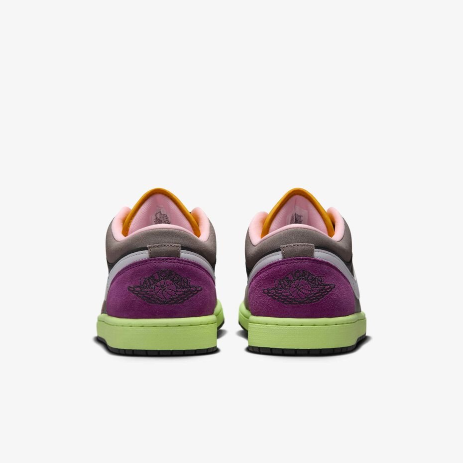 Nike
Air Jordan 1 Low SE sneakersOil Grey/White/Cave Stone-Arctic Punch - Image 9