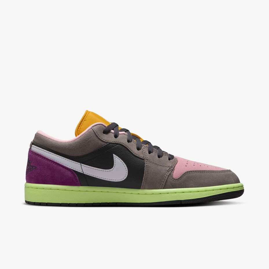 Nike
Air Jordan 1 Low SE sneakersOil Grey/White/Cave Stone-Arctic Punch - Image 4