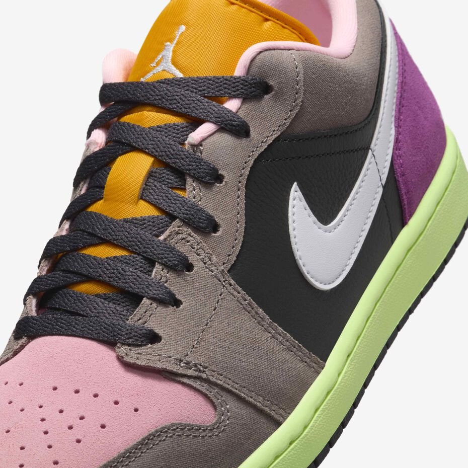 Nike
Air Jordan 1 Low SE sneakersOil Grey/White/Cave Stone-Arctic Punch - Image 8