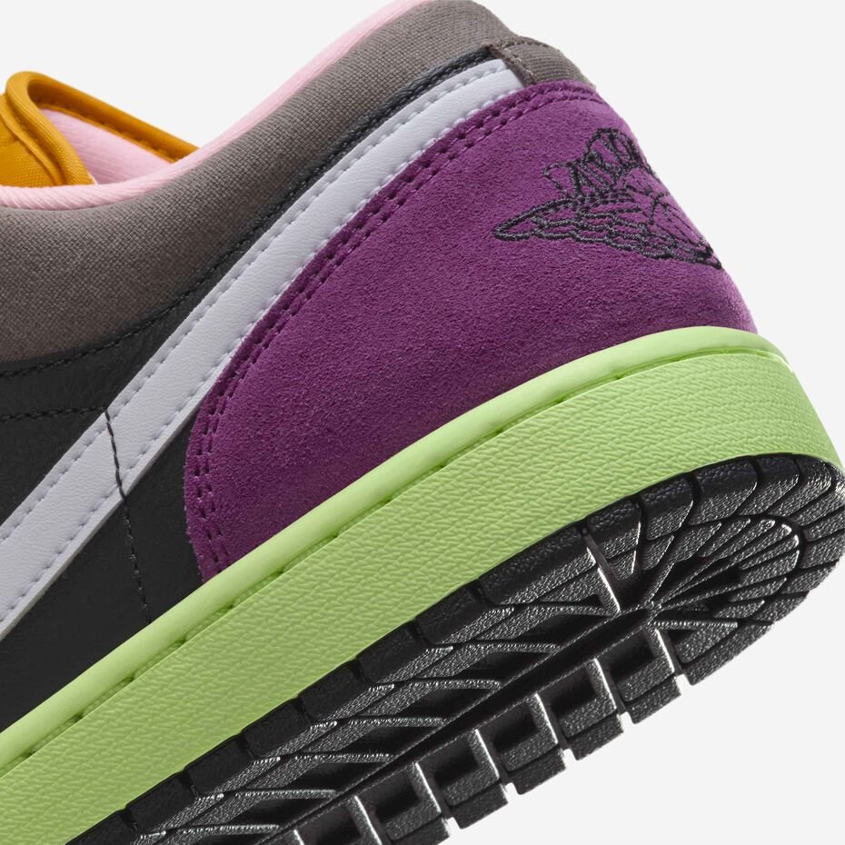 Nike
Air Jordan 1 Low SE sneakersOil Grey/White/Cave Stone-Arctic Punch - Image 5