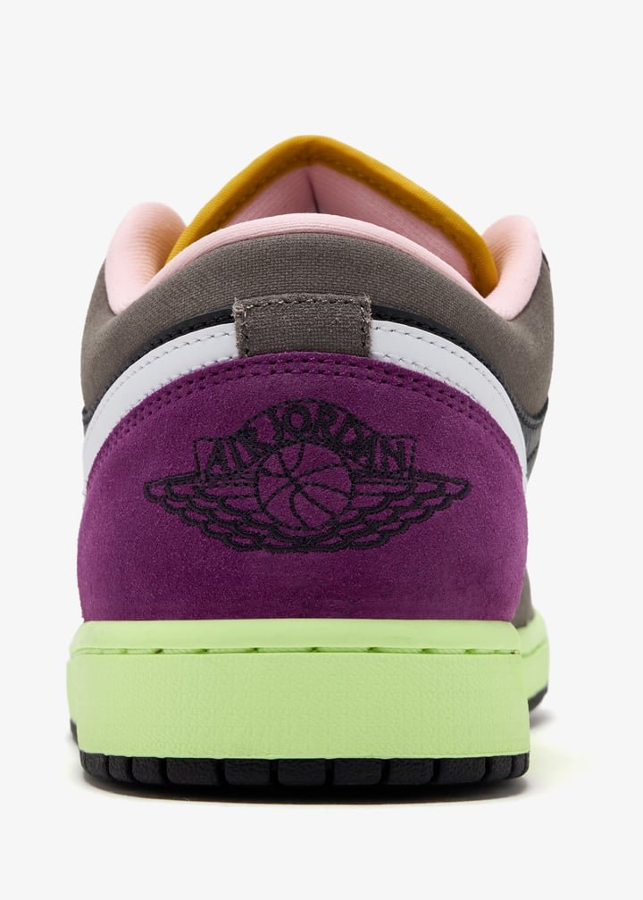 Nike
Air Jordan 1 Low SE sneakersOil Grey/White/Cave Stone-Arctic Punch - Image 7